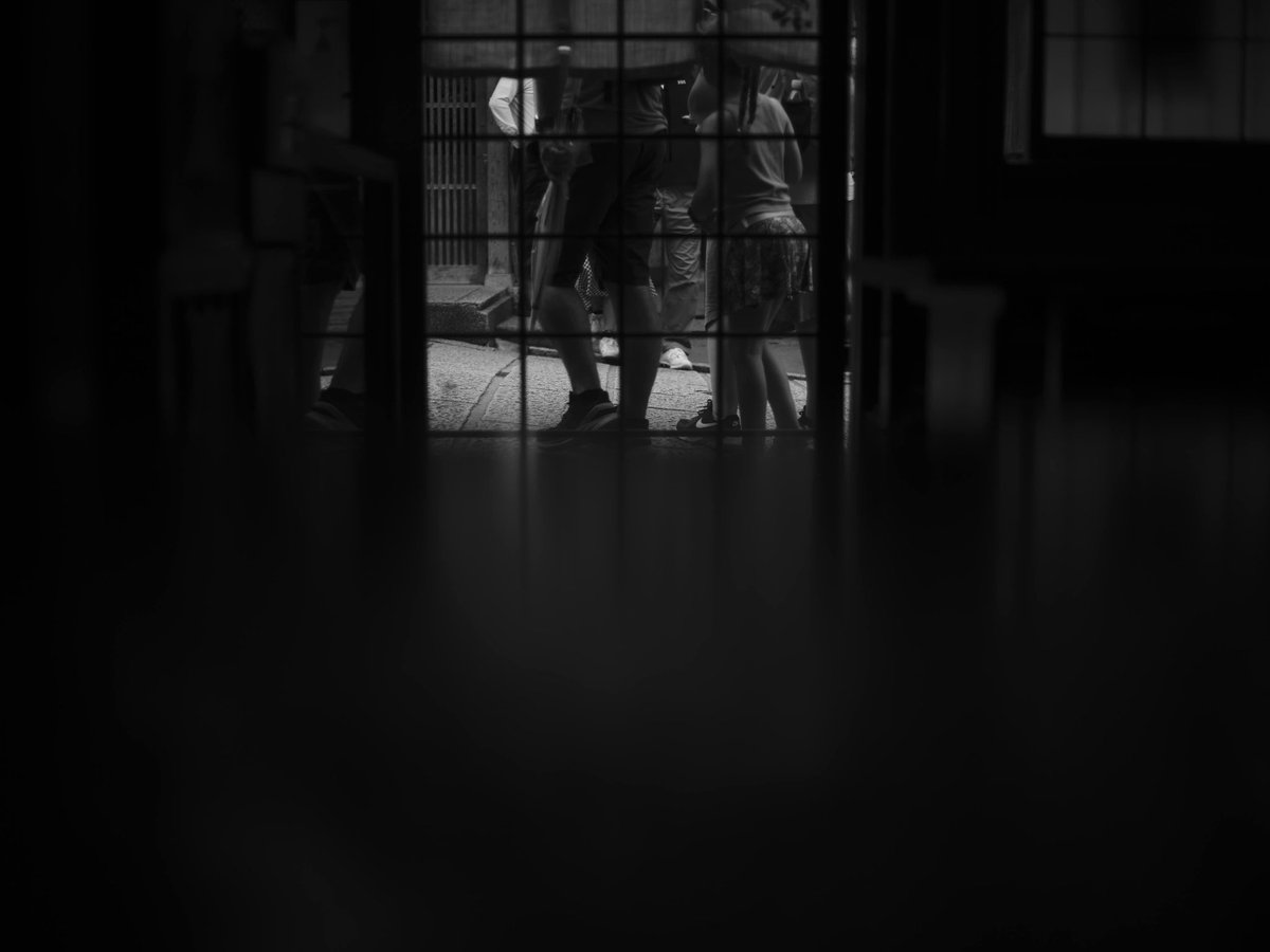 u_itry's tweet photo. Monochrome people in Kyoto.

#fujifilm #gfx #gfx50r https://t.co/jRZuqLJU8D