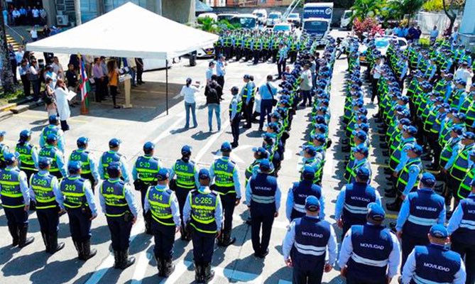 soycamilochara's tweet photo. 🚨‼️IRREGULARIDADES EN LA SELECCIÓN DE 100 AGENTES DE TRÁNSITO EN CALI ‼️🚨#Investigación 

El 18 de junio del presente año por medio de una convocatoria de empleabilidad de la @AlcaldiaDeCali de abrió la oportunidad para escoger 100 nuevos agentes de tránsito en la ciudad, al proceso se presentaron un total de 302 personas.