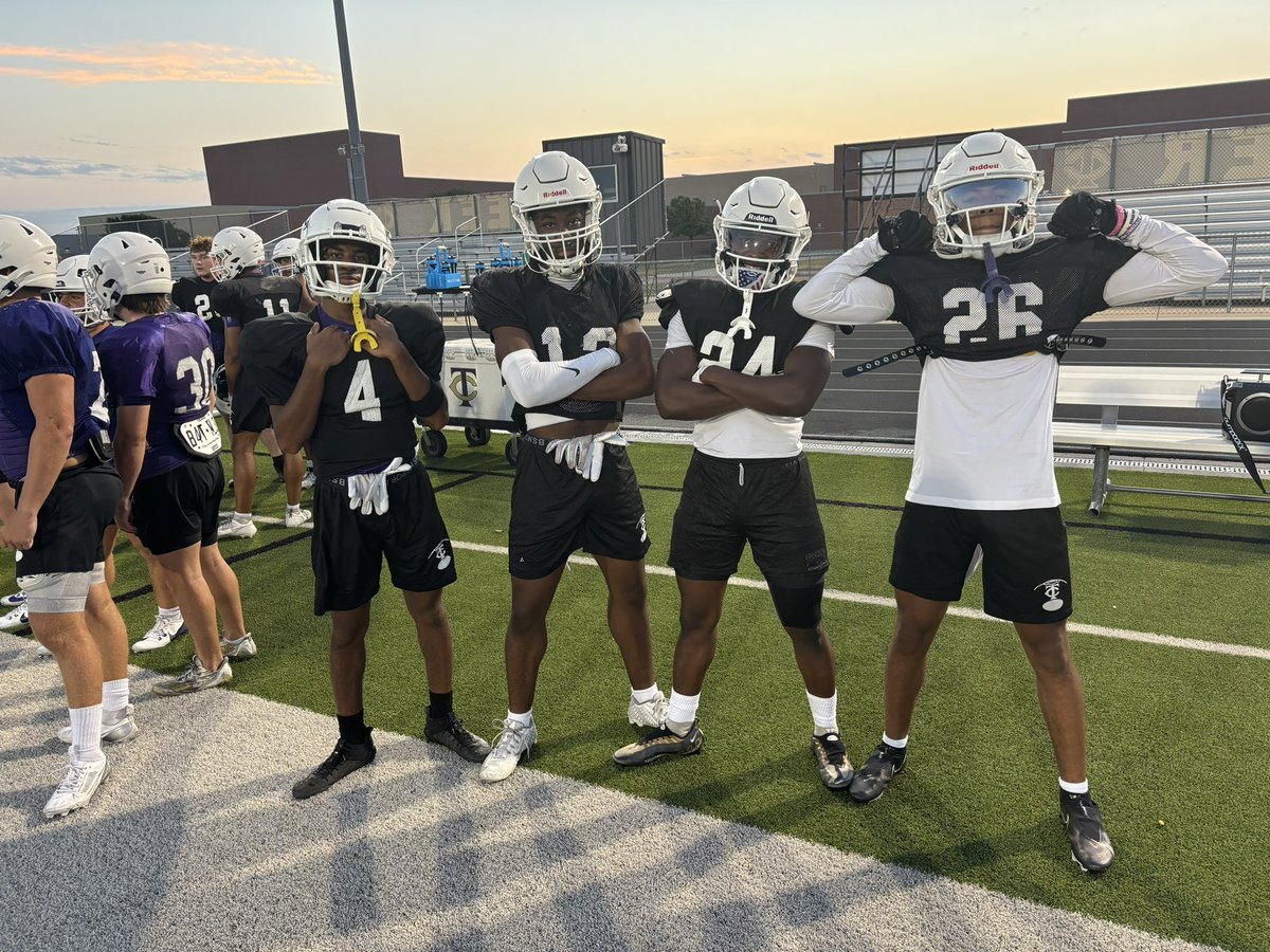 TimberCreek_HS's tweet photo. It’s workout Wednesday! Great day to #FalconFlex! https://t.co/H8ypxIlzlb