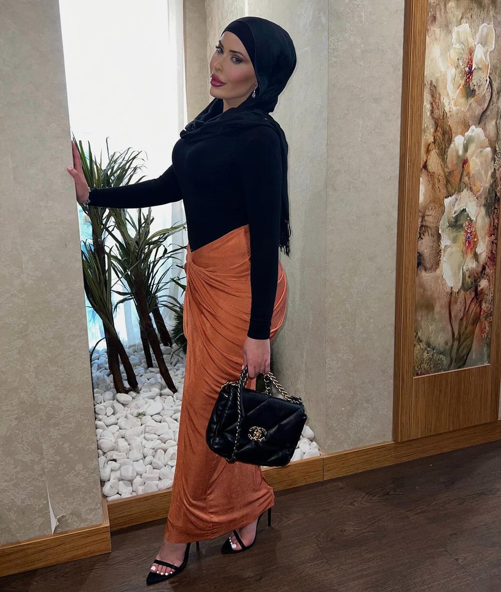 bratdalia's tweet photo. Do you want to see what a hijabe goddess can do to a loser like you😂😂😂

Findom domme paypig finsub https://t.co/IbyHrHjuPO
