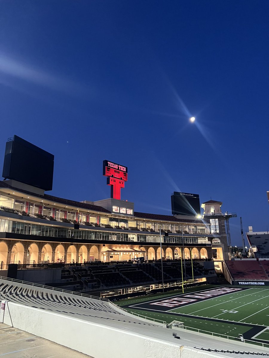 TTU_EQUIPMENT's tweet photo. Good morning Red Raiders! #WreckEm https://t.co/8xtzwIcUXi