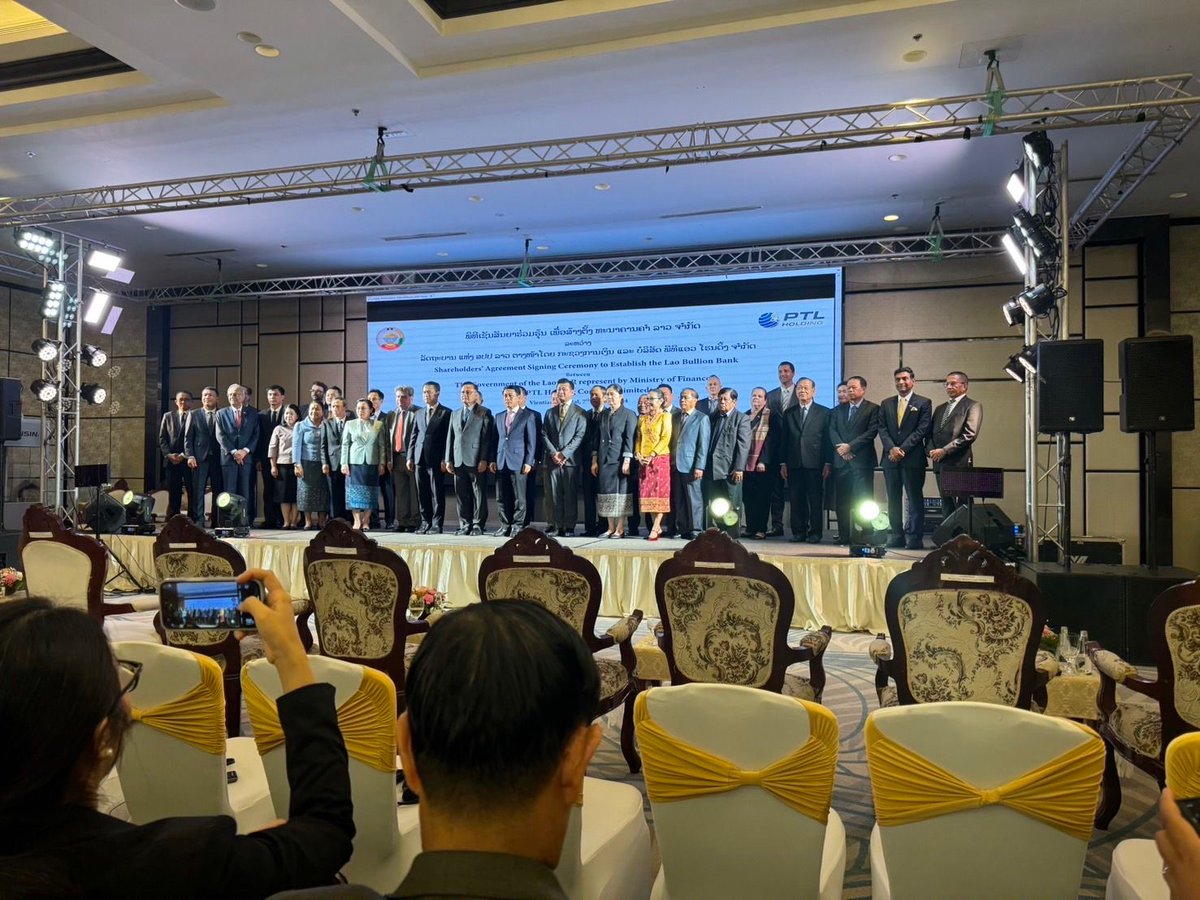 veloprotocol's tweet image. Guess what, Velorians? We’re making waves in Laos! 🌊

A Velo representative recently attended a major event — the signing ceremony to establish the Lao National Bullion Bank. This landmark moment brought together key figures like the Minister of Finance, the Central Bank