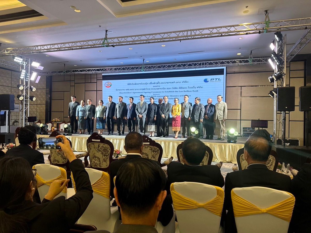 veloprotocol's tweet image. Guess what, Velorians? We’re making waves in Laos! 🌊

A Velo representative recently attended a major event — the signing ceremony to establish the Lao National Bullion Bank. This landmark moment brought together key figures like the Minister of Finance, the Central Bank