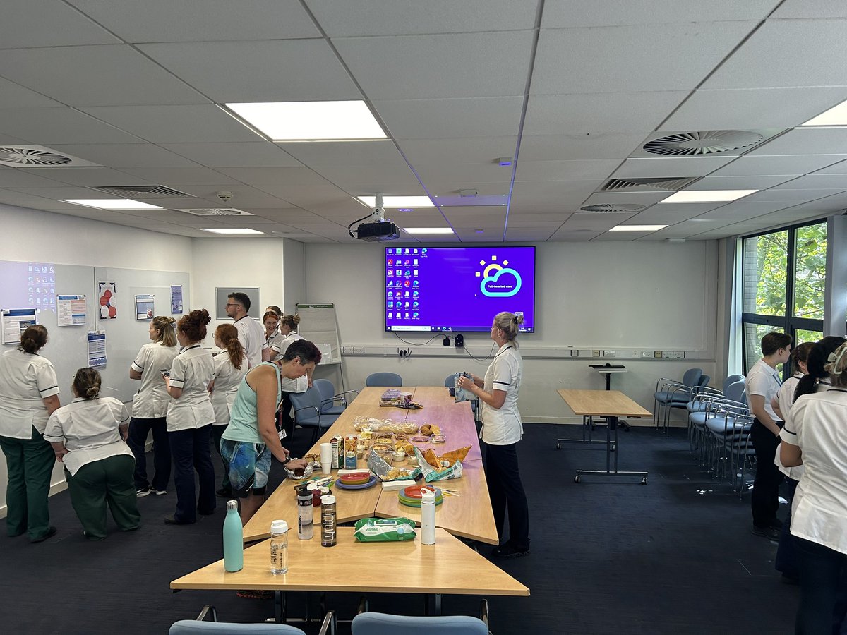 emaroids1's tweet image. Great poster session today for our ICU, cardiac and surgery pathways. Loads of fantastic projects ongoing to improve the quality of our patient care @uhbwNHS @IcuUhbw @vimalsrir @UHBWPrehab