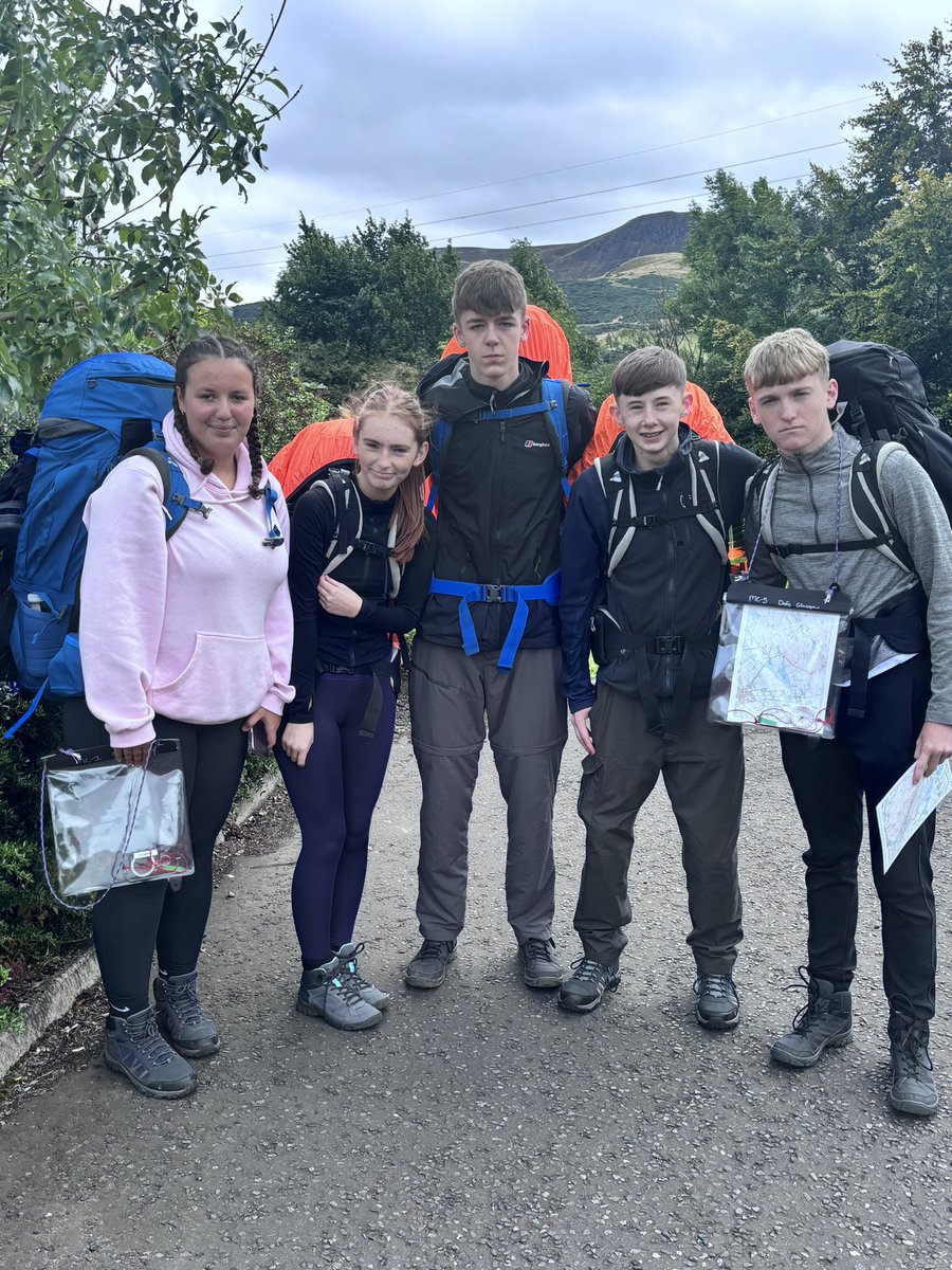 Mrs_HteacherRE's tweet photo. First two groups about to set off @DofE silver @HolyroodSec https://t.co/eWi8gLCtVn