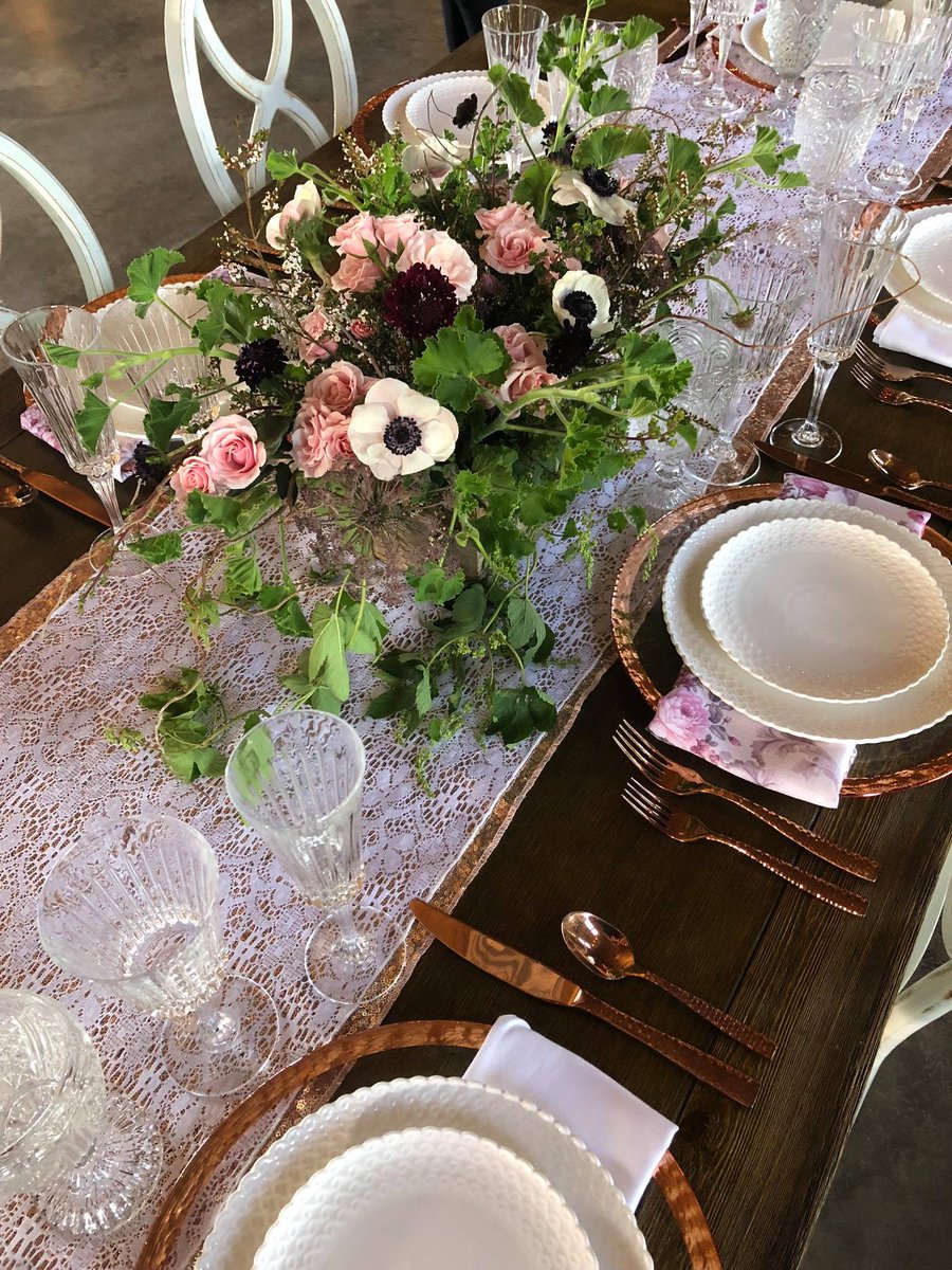 Head table centerpiece, how beautiful! 😍

Let us assist in making your floral vision come to life for your special day! 

Call us today at 303-470-1700 or go to:
AbloomHighlandsRanch.com #HighlandsRanchFloral #HighlandsRanchFlowerShop #Abloom
