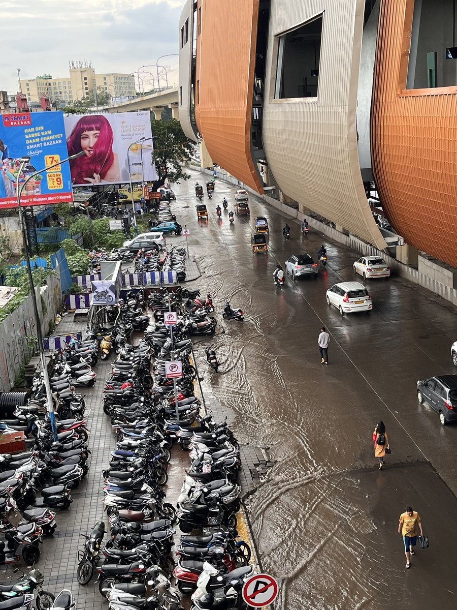 sumedh_bp's tweet photo. No proper storm water drainage, bad footpath design, no designated parking, 

People are walking dangerously in the middle of the street battling water and traffic

#puneiswatching 
Ramwadi metro station
@metrorailpune @PMCPune https://t.co/5dQzBXVtUi