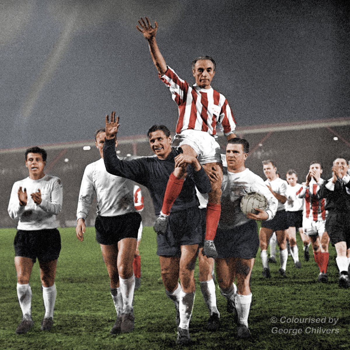 TFHBs's tweet image. Football History in colour🎨

An amazing photo - Stanley Matthews is carried by legendary goalkeepr Lev Yashin and Hungarian icon Ferenc Puskas after his testimonial match. (1965)

Colourised: @Garswoodlatic