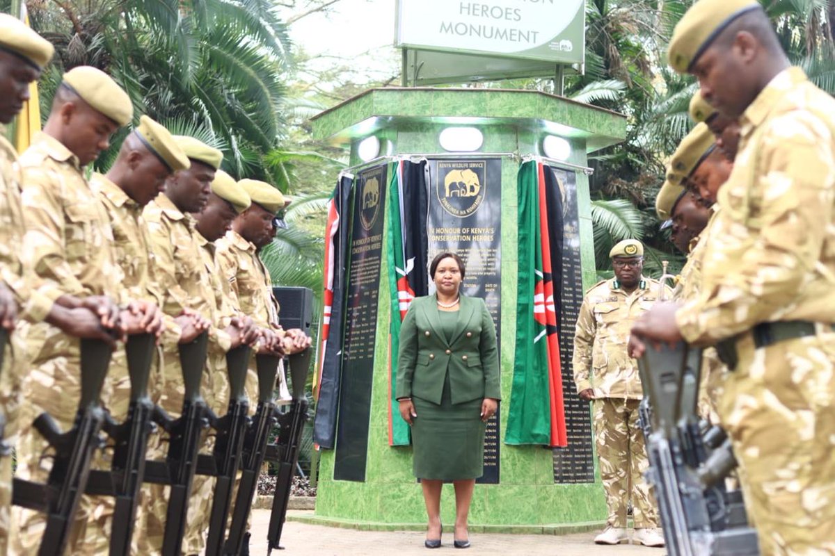 KUcoolkid's tweet photo. @J_Ladiva @KWSKenya CS Rebecca Miano stresses that the Kenya Wildlife Service is pivotal in safeguarding Kenya’s rangelands. These areas are crucial habitats for many of our unique wildlife species. #ReimaginingKWS https://t.co/Z0kW917RNa