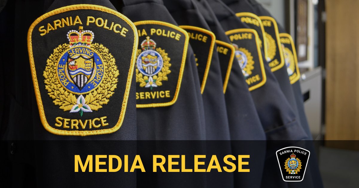 SarniaPolice's tweet image. At approximately 10:30 pm on August 20th 2024 a member of the Sarnia Police Service was stabbed while responding to a person in crisis call.

The officer, a 13-year veteran of the SPS received multiple stab wounds and was transported to hospital by EMS.  He is expected to recover…