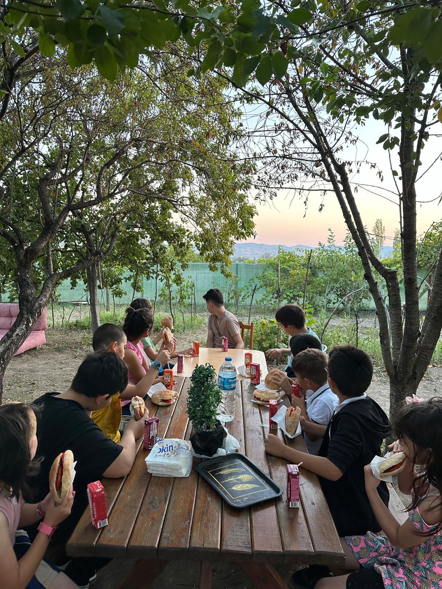 #MerzifonSHM #OkulDestekProjesi kapsamında Bakanlığımız hizmet modellerinden yararlanan çocuklarımızla açık havada sinema keyfimiz.

#Sinema #Film 📽️🍿

<a href="/tcailesosyal/">T.C. Aile ve Sosyal Hizmetler Bakanlığı</a>  <a href="/ASHB_COCUK/">Çocuk Hizmetleri Genel Müdürlüğü</a>  <a href="/ashb_sygm/">Sosyal Yardımlar Genel Müdürlüğü</a>