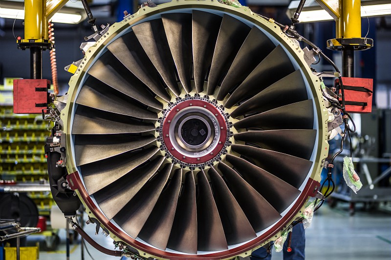 SafranEngines's tweet photo. [#KeyFigures 👀] #Avgeeks, this summer, we review our classics! 👨‍🏫
The best-seller #CFM56 owns its success thanks to its exceptional reliability and performance, built on 4+ decades of technological experience!
🚀1.2+ billion of flight hours
🚀33,000+ engines delivered https://t.co/o2E7fGWNzw