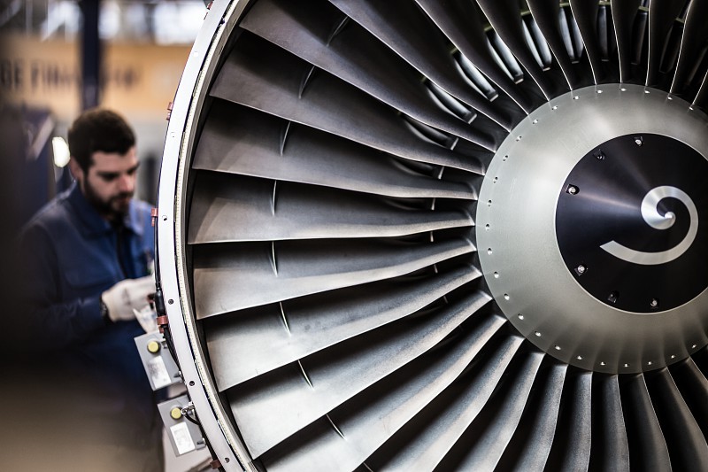 SafranEngines's tweet photo. [#KeyFigures 👀] #Avgeeks, this summer, we review our classics! 👨‍🏫
The best-seller #CFM56 owns its success thanks to its exceptional reliability and performance, built on 4+ decades of technological experience!
🚀1.2+ billion of flight hours
🚀33,000+ engines delivered https://t.co/o2E7fGWNzw