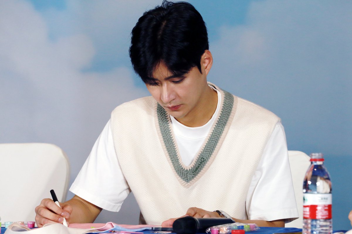 Sakura_QL1205's tweet photo. 20240817  KNK 크나큰 FAN CAMP   
KimHyunJong 2 
#크나큰 #KNK #FANCAMP #김현종 #KIMHYUNJONG #HYUNJONG https://t.co/hKdDpjeg1t