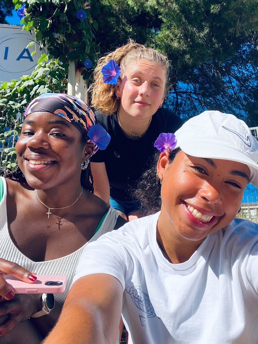 Dutch_Sliding's tweet image. BONDED BY BOBSLEIGH! 🛷

Loren Djolo and Eline Boonstra, bobsleigh athletes of Team NewCold, spent their holiday together with Belgian bobsleigh athlete Jïenity de Kler this summer! ☀️

#teamnewcold #newcold #bsbn #dutchsliding #bobsleigh #bobsled #skeleton #luge #ibsfsliding