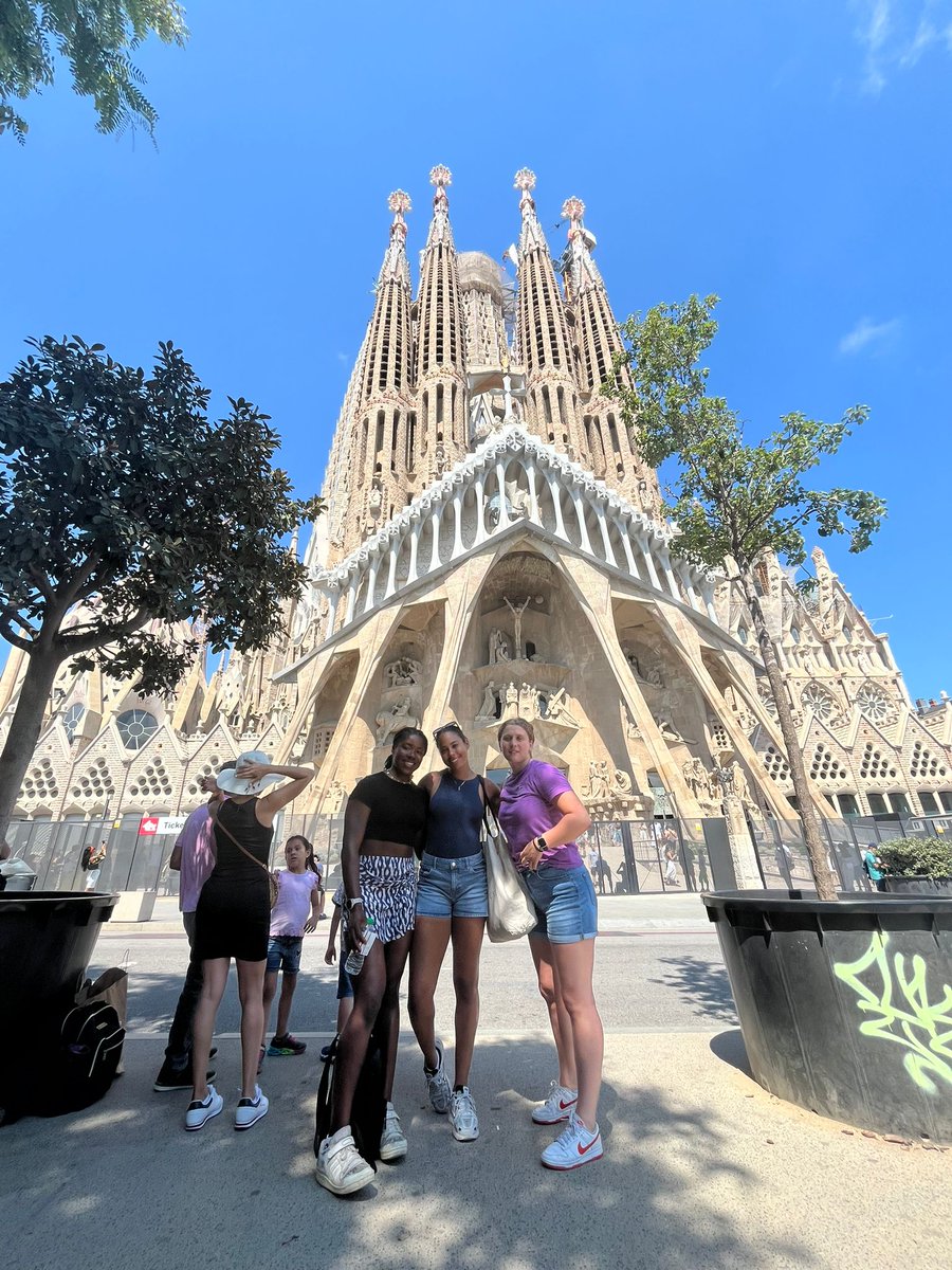 Dutch_Sliding's tweet image. BONDED BY BOBSLEIGH! 🛷

Loren Djolo and Eline Boonstra, bobsleigh athletes of Team NewCold, spent their holiday together with Belgian bobsleigh athlete Jïenity de Kler this summer! ☀️

#teamnewcold #newcold #bsbn #dutchsliding #bobsleigh #bobsled #skeleton #luge #ibsfsliding