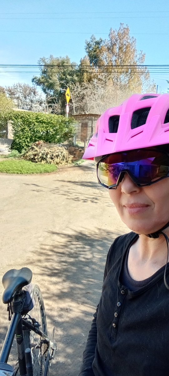 GanaMarcela's tweet photo. Tengo una discapacidad en mi pierna y brazo, hace 2 años que no subía el cerro, ni a mi bicicleta. Es un gran logro y lo comparto, porque hay gente linda que se alegra por los logros ajenos. Somos comunidad ❤️
#AMiMeImporta https://t.co/dKOUjgTrY8