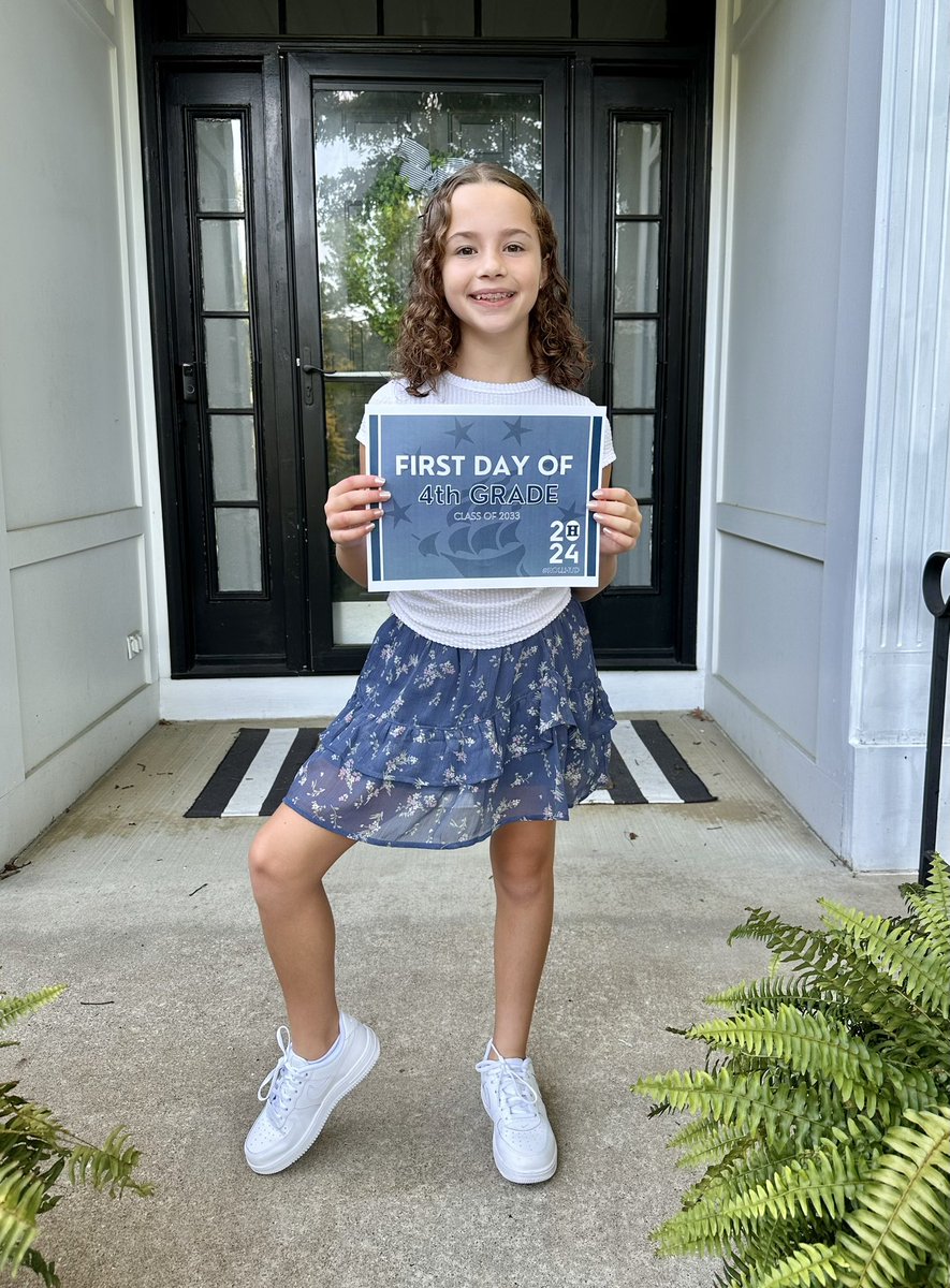 PattAndrea's tweet photo. Couldn’t get a picture together this year so separate will have to do. Happy first day of school to you! Fourth and seventh grade, here they come! #rollhud @hudsonohschools https://t.co/ykF1Aw5U9q