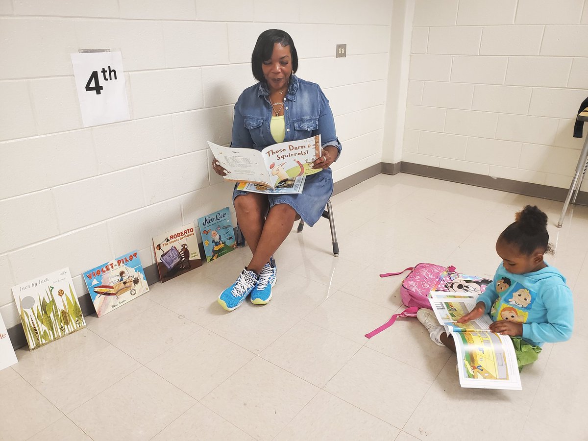 HAES Trailblazer (@haesmedia) on Twitter photo Read MORE books! 📚 Why not? Ms. Barnes has set up a traveling nook for our morning car riders! 💯 🔥 ✨️ Where will you read? It starts here 📚 #augustchallenge <a href="/APSHAES/">Harper-Archer Elementary School</a> <a href="/CrystalJanuary/">Crystal January</a> <a href="/APSMediaServ/">APS Media Services</a> Read MORE books! 📚 Why not? Ms. Barnes has set up a traveling nook for our morning car riders! 💯 🔥 ✨️ Where will you read? It starts here 📚 #augustchallenge <a href="/APSHAES/">Harper-Archer Elementary School</a> <a href="/CrystalJanuary/">Crystal January</a> <a href="/APSMediaServ/">APS Media Services</a>