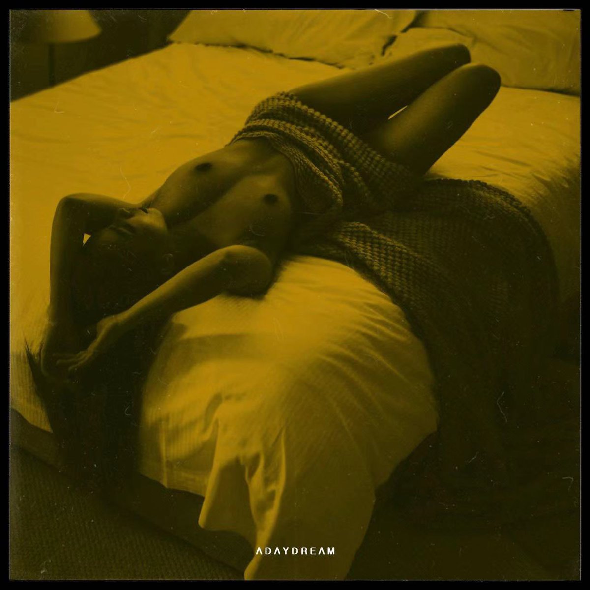 POLAROID BlackYellow
@RPrettybaby https://t.co/ExYYr4crWp