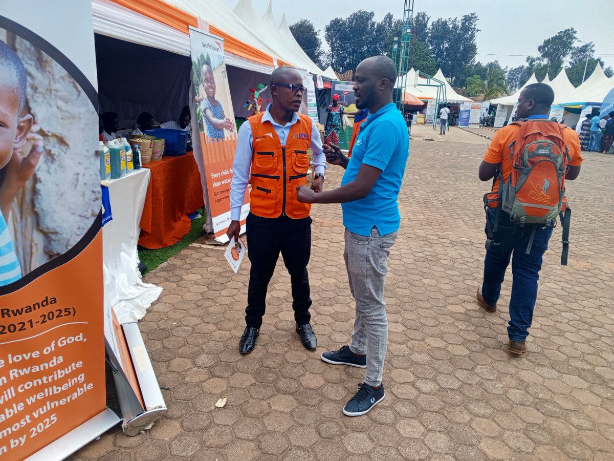 RewuRwanda's tweet photo. Excited to be participating in the JADF OPEN DAY in @GisagaraDistr with @WVRwanda, sharing how we are working to protect children and prevent violence against them. Together, let's ensure every Rwandan child grows up in a safe and nurturing environment. #ChildProtection https://t.co/5wD51L4PfT