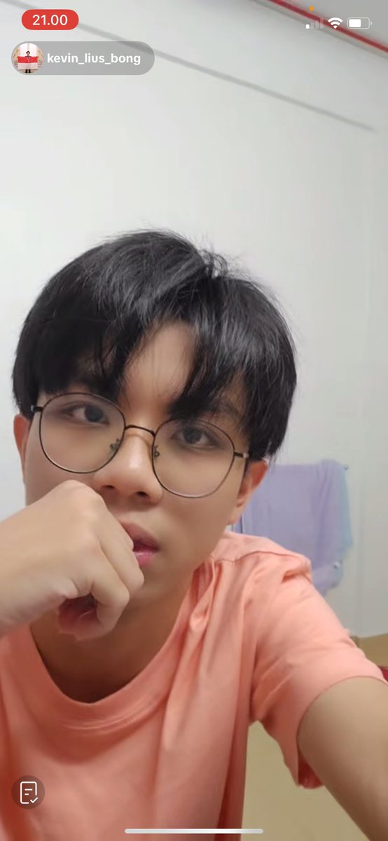 BatrisyaAd26201's tweet photo. heh?? Lucu banget ini sumpahhh😻🤏🏻 

#imkevin 
#kevmistry
#KevinnyaAdaLho https://t.co/VB8ujzWOVY