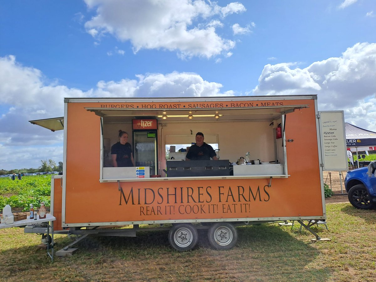 Grubs up!  A huge thanks to Daren and the team from Midshires Farms for supporting the event again this year and providing excellent food from farm to fork! #EurofinsPotatoOpenDay2024