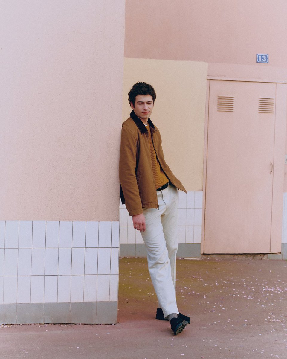 Tomamos los pantalones que amas y encontramos una manera de mejorarlos aún más con una tela de algodón ultra suave.
Encuéntralos en Dockers.com.mx