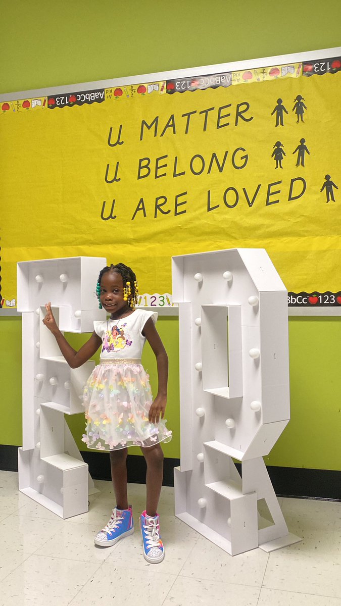 GchocolateMyWa1's tweet image. Ms.Star ⭐️ first day of school 👏 #firstgrader 📚 #biggirl #haveagoodday😘