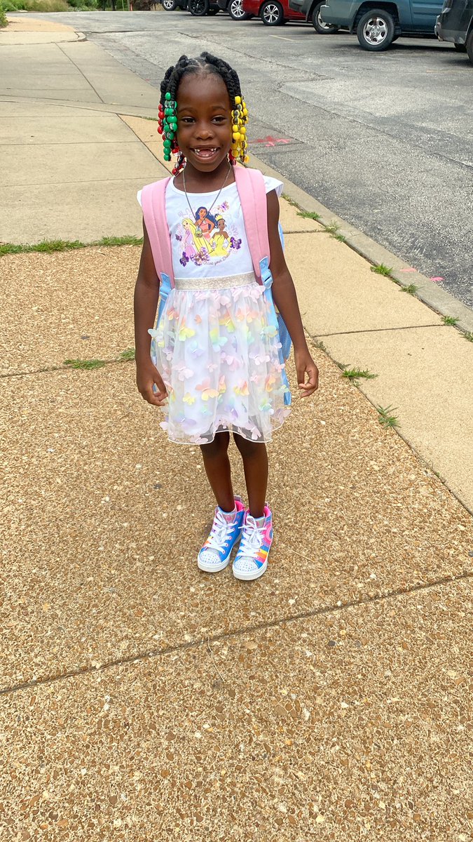 GchocolateMyWa1's tweet image. Ms.Star ⭐️ first day of school 👏 #firstgrader 📚 #biggirl #haveagoodday😘