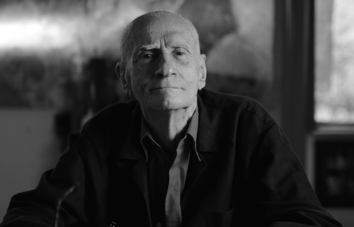 "O otimista é um tolo. O pessimista, um chato. Bom mesmo é ser um realista esperançoso."    

— Ariano Suassuna