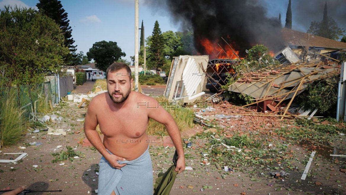 "اللهُم زَعزِعهم وردَّ كَيدهم في نحورهم،ولا تجعَل لَهُم إلى الإستقرار سبيلًا، اللهُم شتَّتهم ودمرهُم في الأرض ولا ترحمهم يوم العَرض."