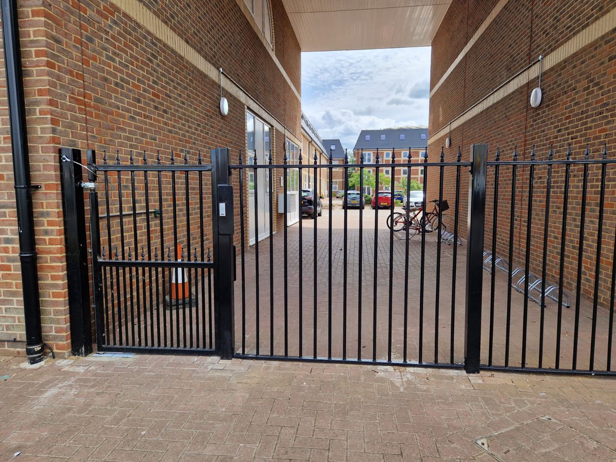 SCSautomationuk's tweet image. Musing mews! Some recent bespoke gate installations at a #london and Buckinghamshire #mews!
- Designed 
- Fabricated
- Installed
by @SCSautomationuk 
#fabrication #automatedgates #StaySafe