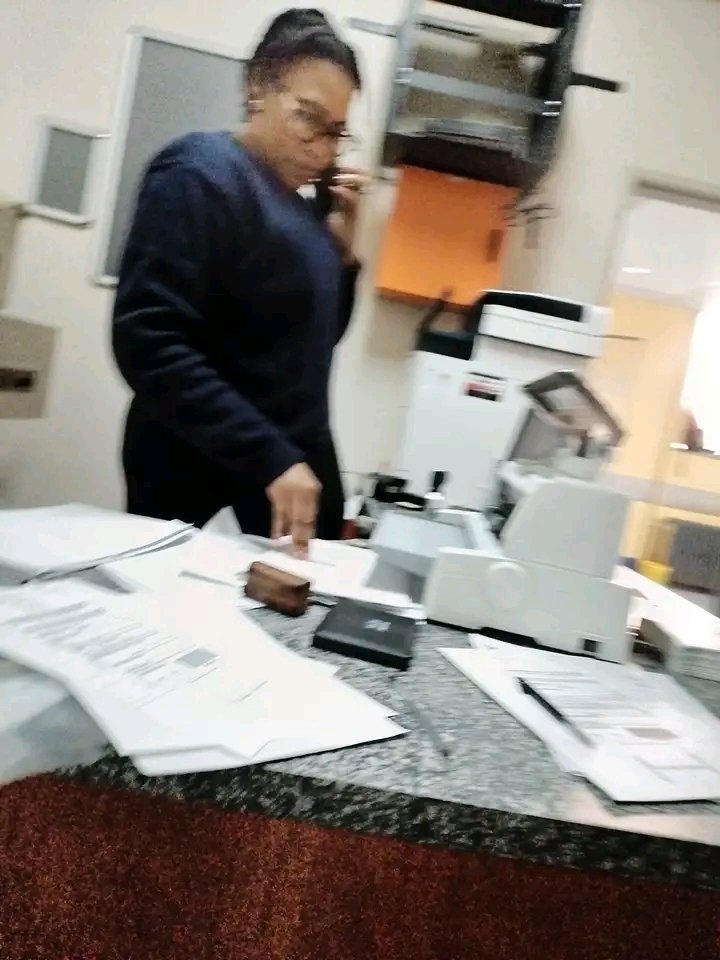 Patriot_S_A's tweet image. This lady is selling SA birth certificate and ID documents to illegal foreigners. She's based in Springs home affairs