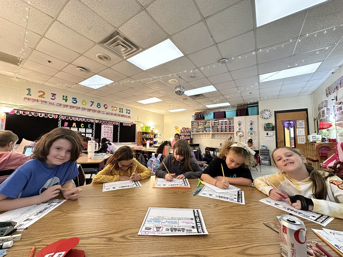 New year = new small groups! 

Starting the year off strong with some awesome opinion writing from these new third graders! 📝💪🏻❤️