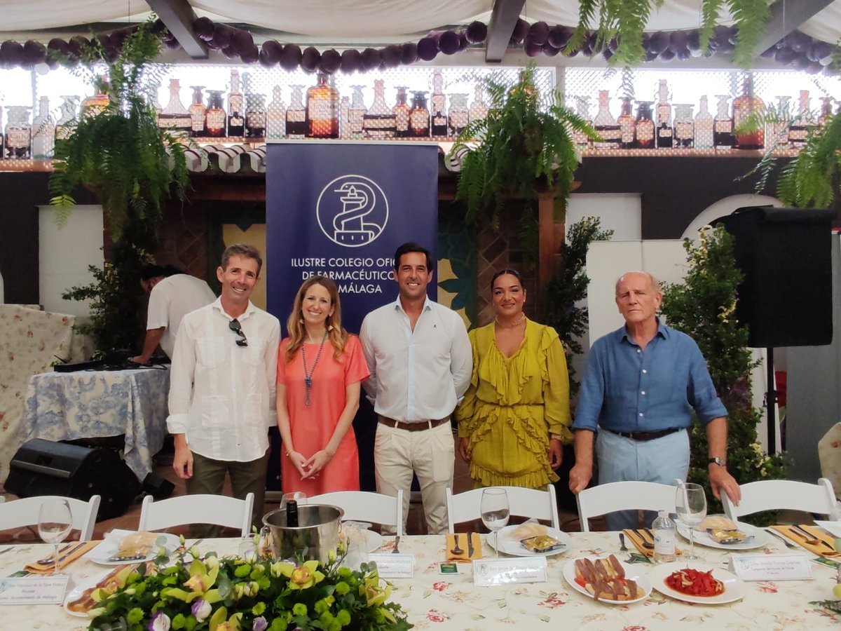 ICOFMA's tweet photo. 🏅 Hoy celebramos la entrega de las #HdeOro2024 del #ICOFMA en la #FeriaMLG2024, un reconocimiento a la excelencia y trayectoria de quienes han dejado una huella imborrable en nuestra sociedad 🙏

📍 Caseta #LaRebotica 💃 https://t.co/5k3fc6oCGn