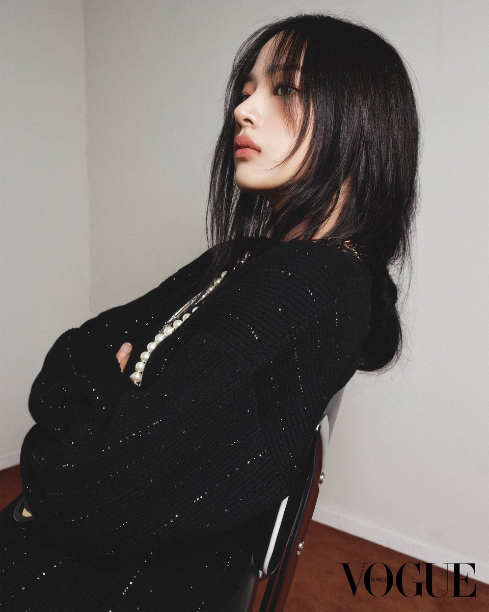 minjigallery's tweet photo. #MINJI for Vogue Korea https://t.co/orVB0W4k1N