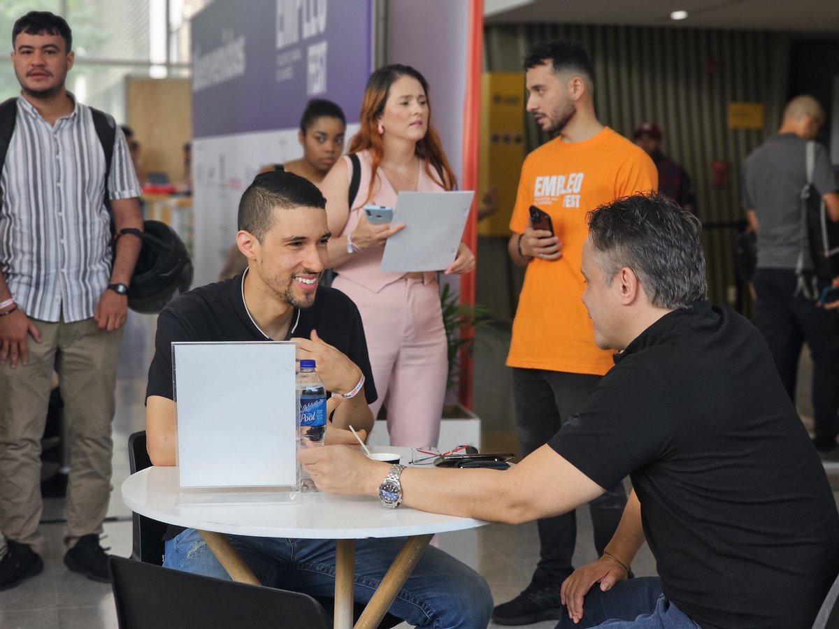 ANDI_Colombia's tweet photo. 🔝Más de 2.000 asistentes participaron de #EmpleoFest que se realizó en Medellín en el Forum de la @UPBColombia.
✅Más de 80 empresas ofertaron vacantes laborales para ayudar en el cierre de brechas en el mercado laboral y contribuyendo a la construcción de #MásPaísANDI. https://t.co/zTsZdAgYw5
