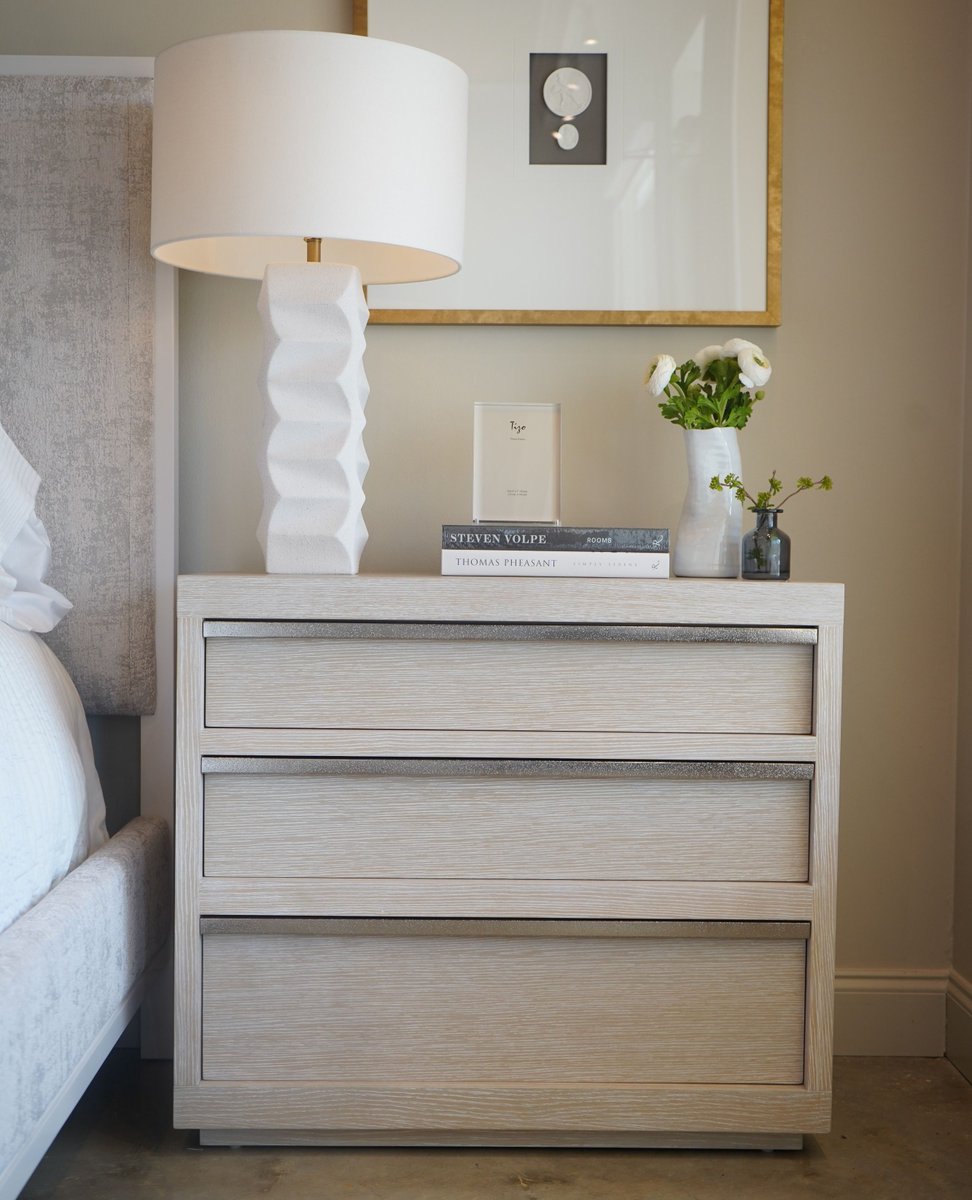 FlowDecor's tweet image. Lovely room and styling by @trendsbydesign

Photo: Kaylie Cross

💡 Kraft Table Lamp

#flowdecor #lamp #lighting #ceramics #homedecor #interiordesign #luxuryhomedecor