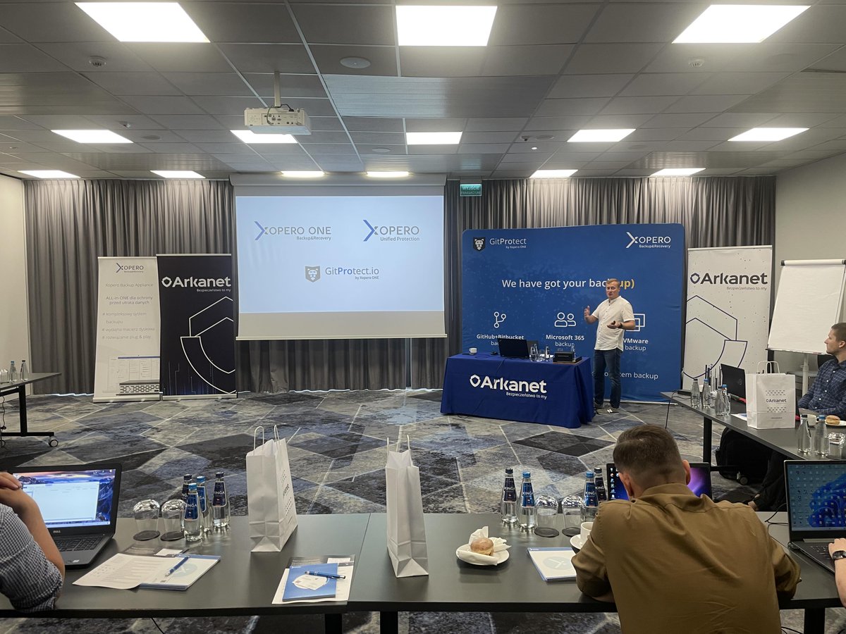 xoperobackup's tweet photo. 📢 Dziś w Katowicach z ARKANET prowadziliśmy warsztaty #TechXperience! 💻 Dzięki za aktywny udział! Jutro widzimy się w Browarze Mariackim na Next-Gen Backup #Roadshow MSP o 9:00! 🚀
👋Łódź, zapisy na 6 września już ruszyły: https://t.co/VeEhpelmdb. Szczegóły wkrótce! https://t.co/dNZlgszb3L
