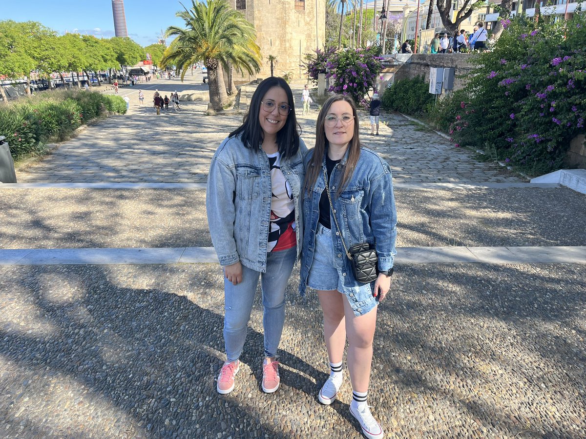 TaisIllan's tweet photo. La vida es más vida con las amistades que decidieron ser familia. Hay personas que son casa, paz y vida, y tu lo eres @cristinaandion ¡FELIZ CUMPLEAÑOS C! 🎈💜 

https://t.co/For0pmtxF9 https://t.co/YnLN2KJpui