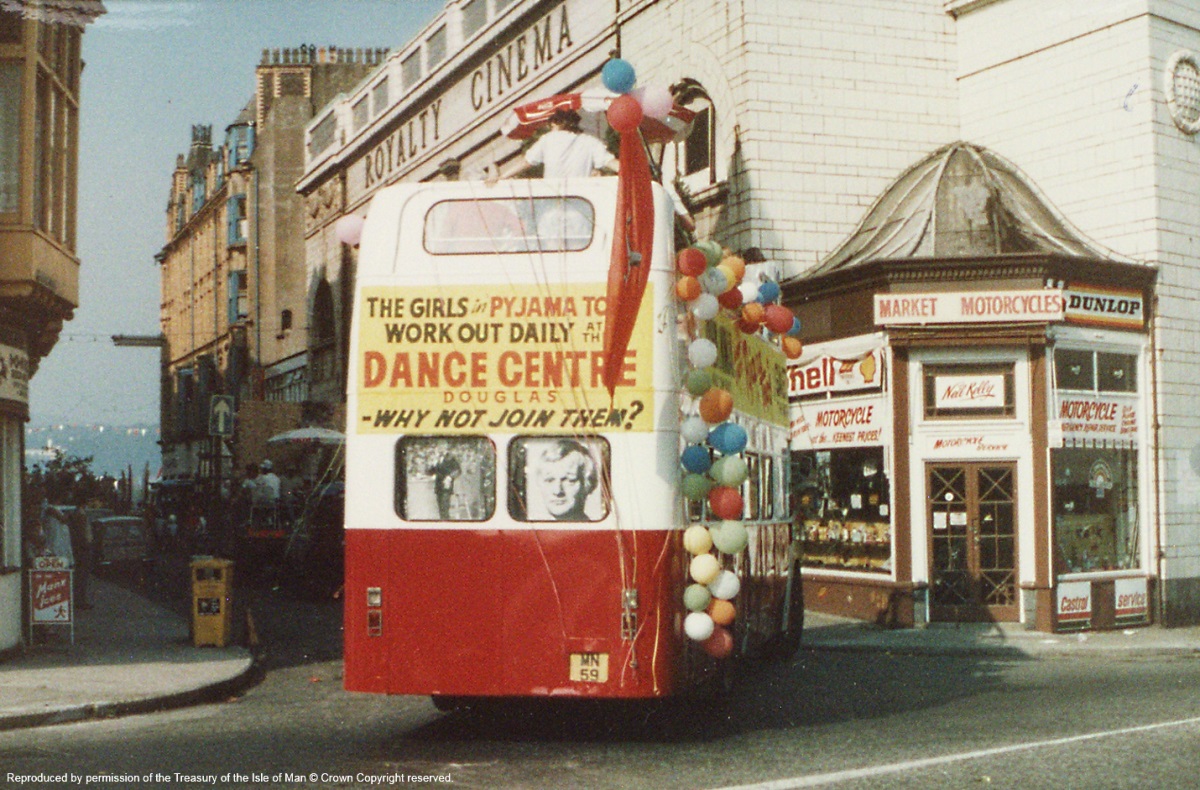 IsleOfManPRO's tweet image. Our Douglas Borough Council building byelaw records 1885-1993 comprise thousands of amazing plans. From 1926, here&apos;s a proposed new &apos;Pier Pavilion&apos; on Walpole Avenue; this would become the Royalty Cinema (seen here behind a 1980s carnival bus!). #SeasideArchitecture #ManxArchives