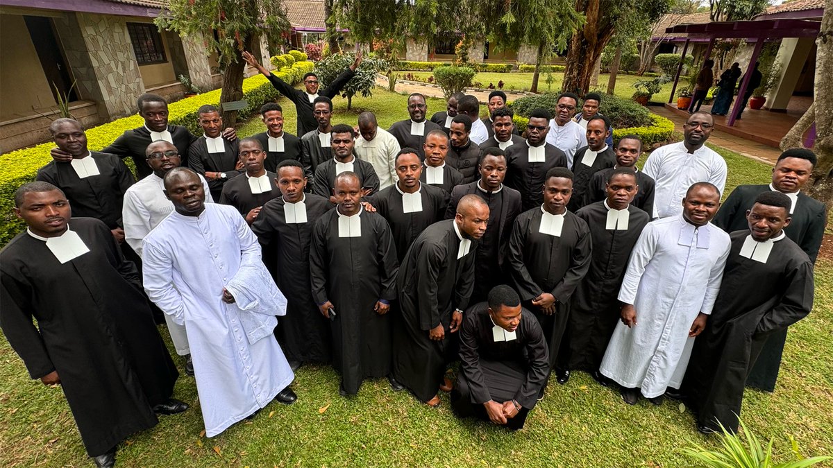 lasalleorg's tweet photo. ENG || #LaSalleNews #RELAF the Community of the International Scholasticate, located in Nairobi (Kenya), participated in the annual retreat, oriented by Br. Moses Abunya, focused on call each one of us has received from the Lord. 😄
https://t.co/J9j4o0JSqI https://t.co/dHyxiAdiLa
