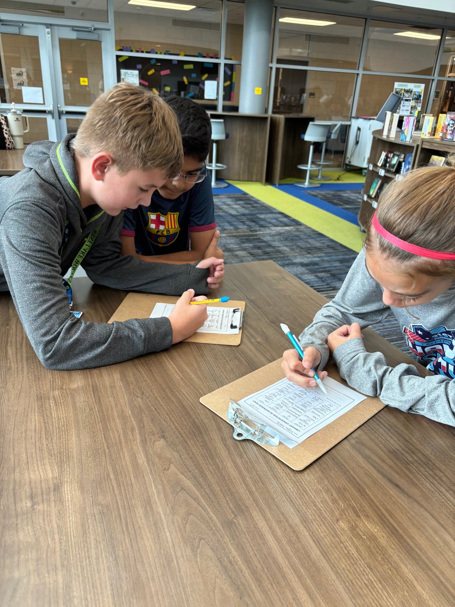 TechbraryNewman's tweet photo. 6th grade library orientation was a success! Students learned about library guidelines and procedures while participating in a scavenger hunt! 💚🐺📚 #thehumblelibrarian @HumbleISD_WLMS #readersofthepack https://t.co/u350RGk0CN