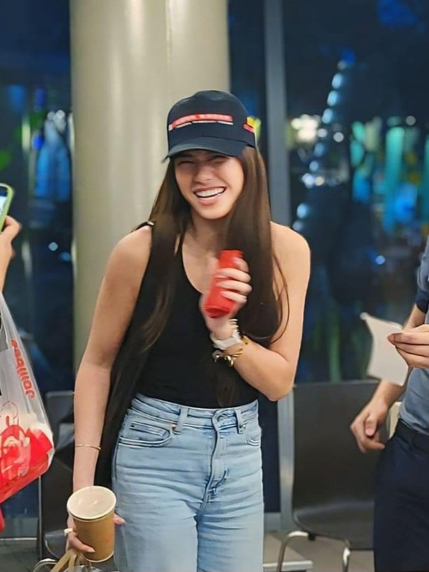 aiahpls's tweet photo. she's so happy!! we missed you, bungisngis aiah! 🥺 https://t.co/DltXSmAphh