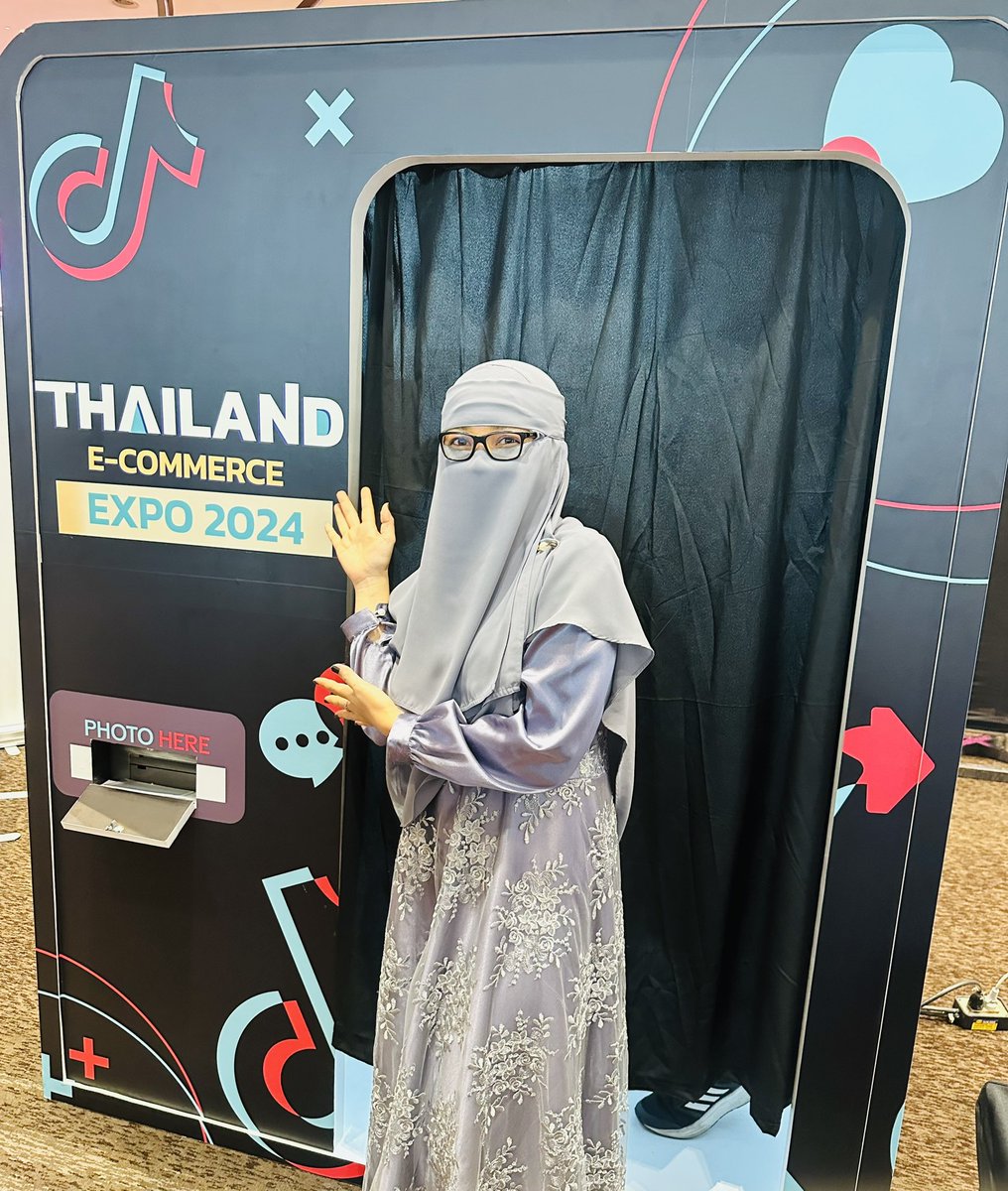 ruwaida29's tweet photo. กะจะไม่มา แต่ที่ไหนได้ มาวันแรกแล้วไม่อยากกลับเลย นอนต่อพรุ่งนี้เลยดีม่ะ ได้ไรเยอะแยะมาก อยากเริ่มธุรกิจ อยากต่อยอดให้ไปต่อได้ ต้องมาค่ะ #ThailandeCommerceExpo2024 #ECOMEX https://t.co/C4FyDbMMAQ