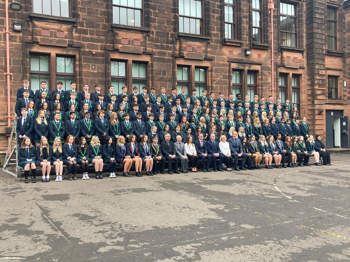 OfficialHGS's tweet image. Last ever picture day for our S6!

#hgs #southlanarkshire #glamathamgram #pictureday #makingmemories #schoolphotos