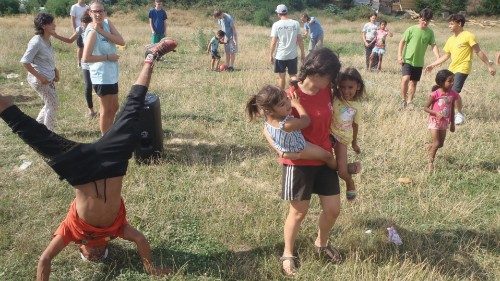 oss_romano's tweet photo. Incontrare Cristo nei poveri delle baraccopoli
Gruppo #scout italiano per una settimana al campo estivo dei padri somaschi in Romania
https://t.co/9UKoCk7PP8 https://t.co/lzOMz0lkQd