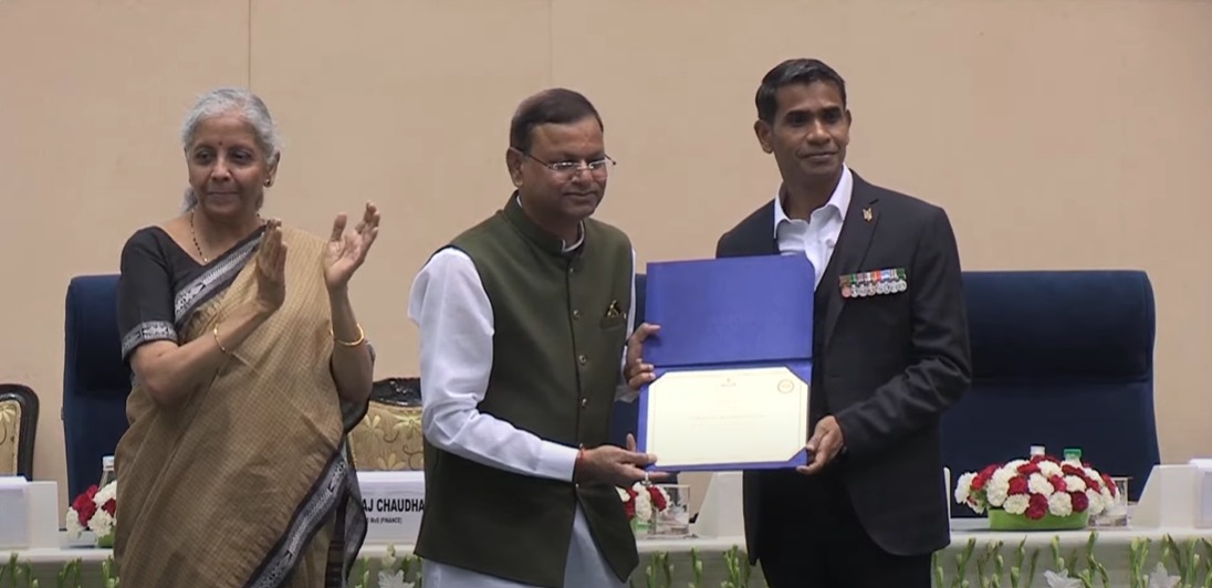 IncomeTaxIndia's tweet photo. Hon'ble FM, Smt @nsitharaman, in the presence of Hon'ble MoS(F) Sh @mppchaudhary, conferred the CBDT Certificates of Meritorious Service and CBDT Certificates of Excellence on officers and officials of the Income Tax Department who have excelled in different areas of tax administration.

#IncomeTaxDay