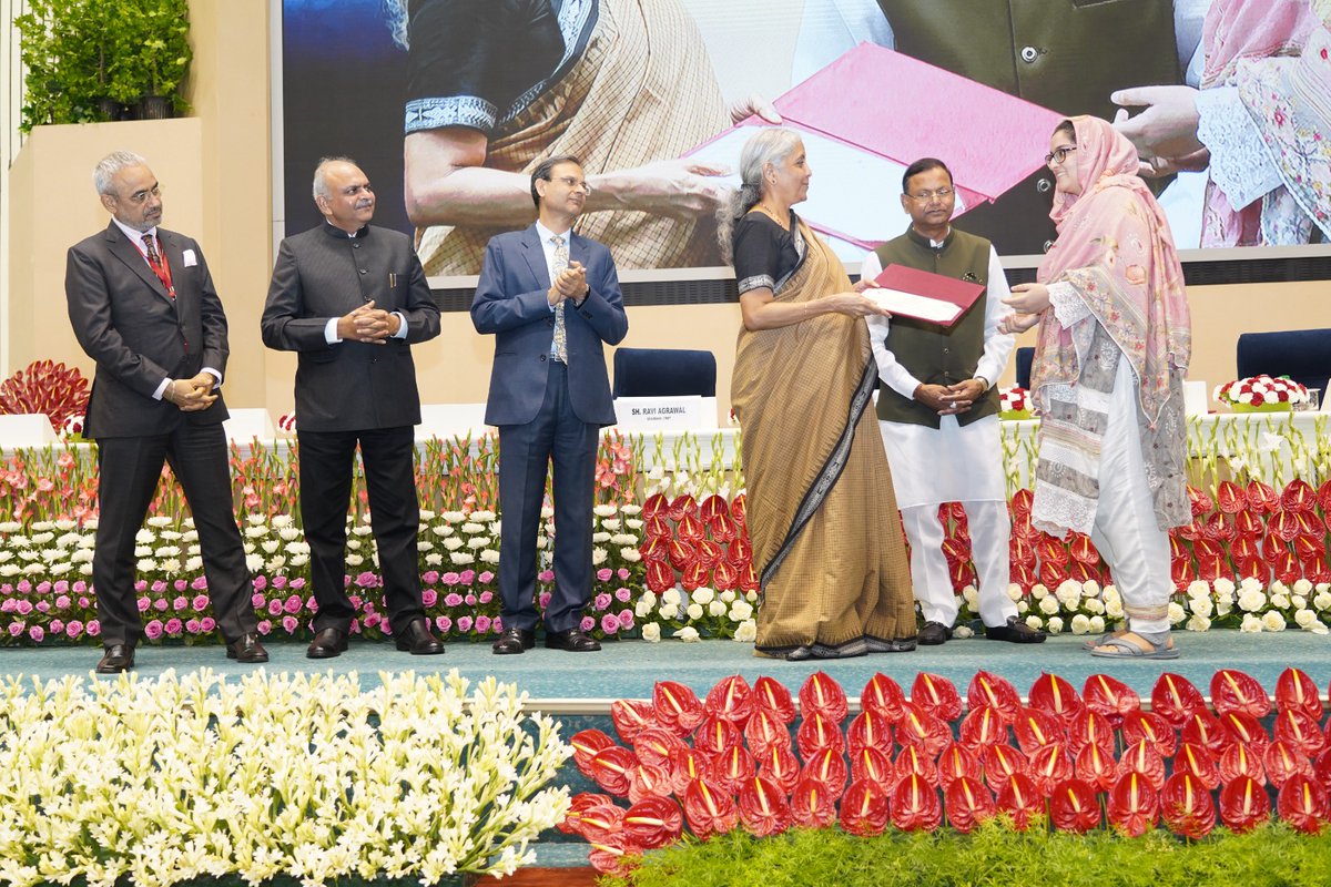 IncomeTaxIndia's tweet photo. Hon'ble FM, Smt @nsitharaman, in the presence of Hon'ble MoS(F) Sh @mppchaudhary, conferred the CBDT Certificates of Meritorious Service and CBDT Certificates of Excellence on officers and officials of the Income Tax Department who have excelled in different areas of tax administration.

#IncomeTaxDay